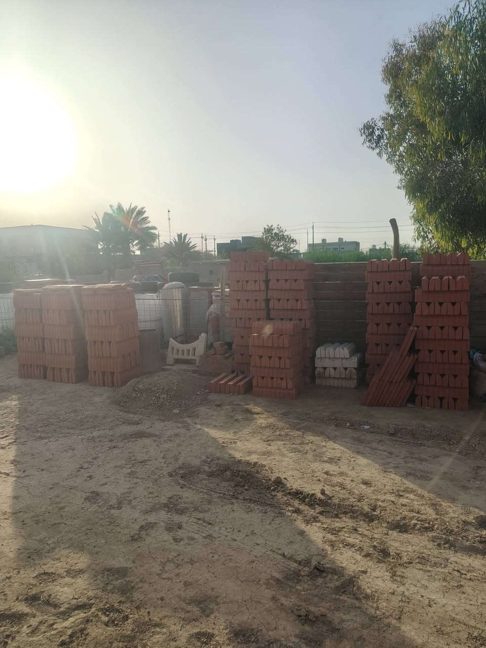 متوفر اطارات حديقة لاينات و متوفر حجر طبيعي خشن و حجر ناعم المكان كنعان حي الصديق لاتصال ***********
