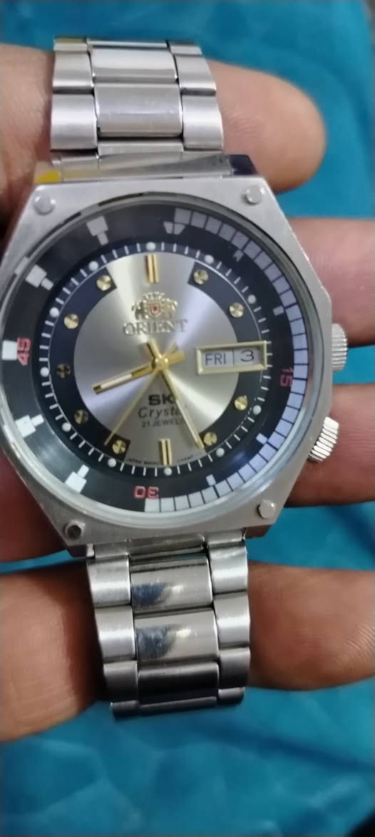 اورينت دولي، كرستال، day and date، نظيفة جدا اصلية، ودقيقة، السعر 100$قطره يناسب اليد المتوسطة والخشنة، ستانلس ستيل، ويوجد توصيل


**إذا كنت صاحب هذا الإعلان وتريد حذفه لأي سبب، رجاءا أرسل رسالة إلى الدعم الفني**