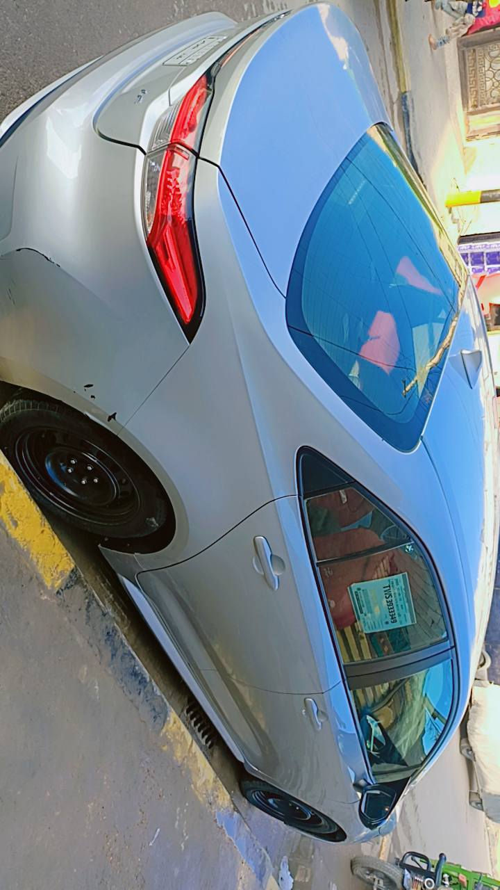 كورولا موديل 21 امريكي معوقين بعدلها سنه تصير حره Le بيقه قطعتين جاملغ وبنيد السعر 130وبيهه مجال ***********
