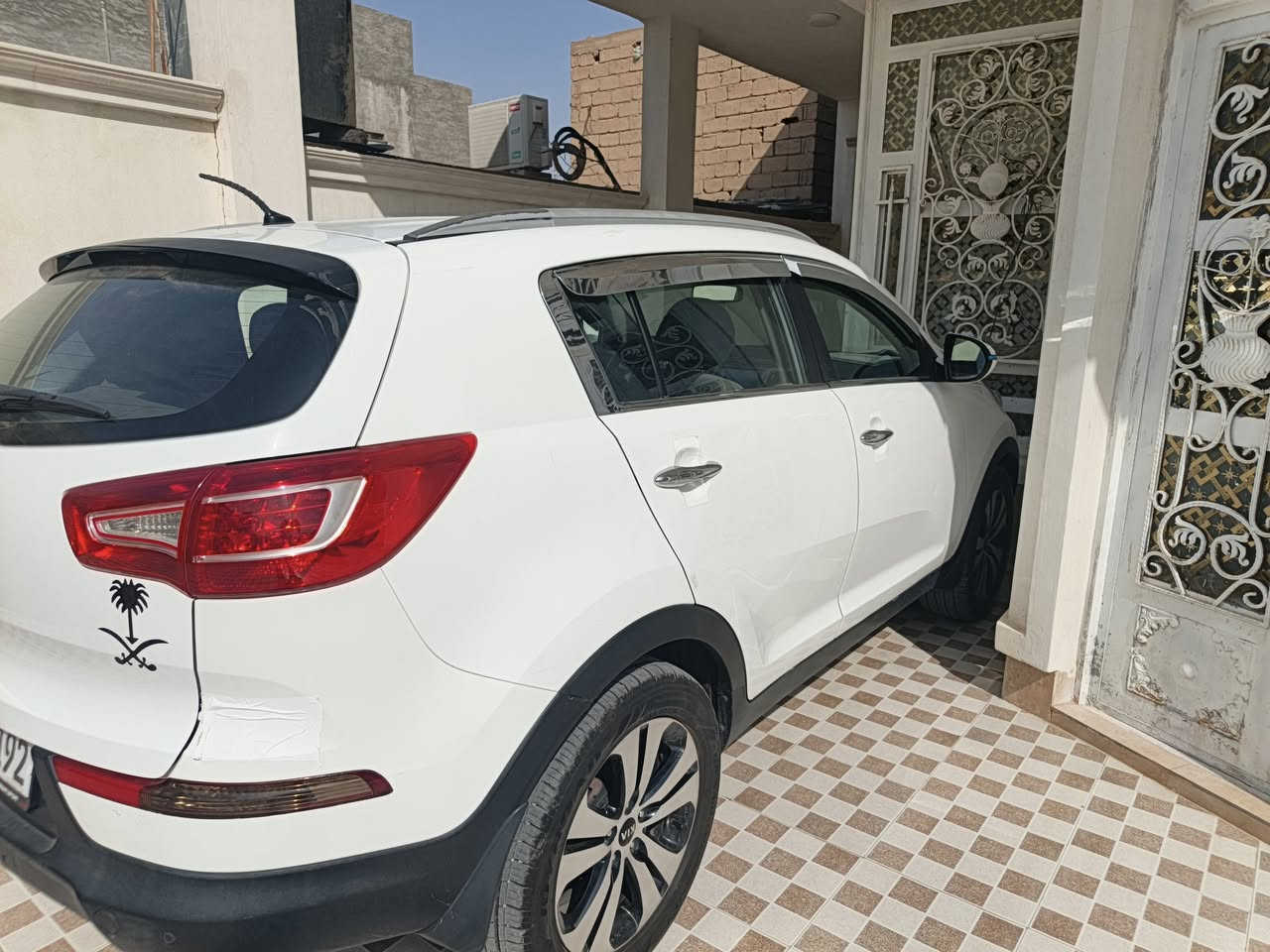 السلام عليكم كيا سبورتج 2012 خليجيه رقم بغداد الجديد مكفوله بدون صبغ سياره جديده كلش ماشيه 152جاهزه كير محرك صدر جديد تبريد تخم تاير مواصفات تحكمات حاكيه كامره خلفيه ويل كب هندبريك بالرجل سياره مابيها اي نقص سعرها 155وبيها مجال مكاني الأنبار قضاء الحبانية ***********
