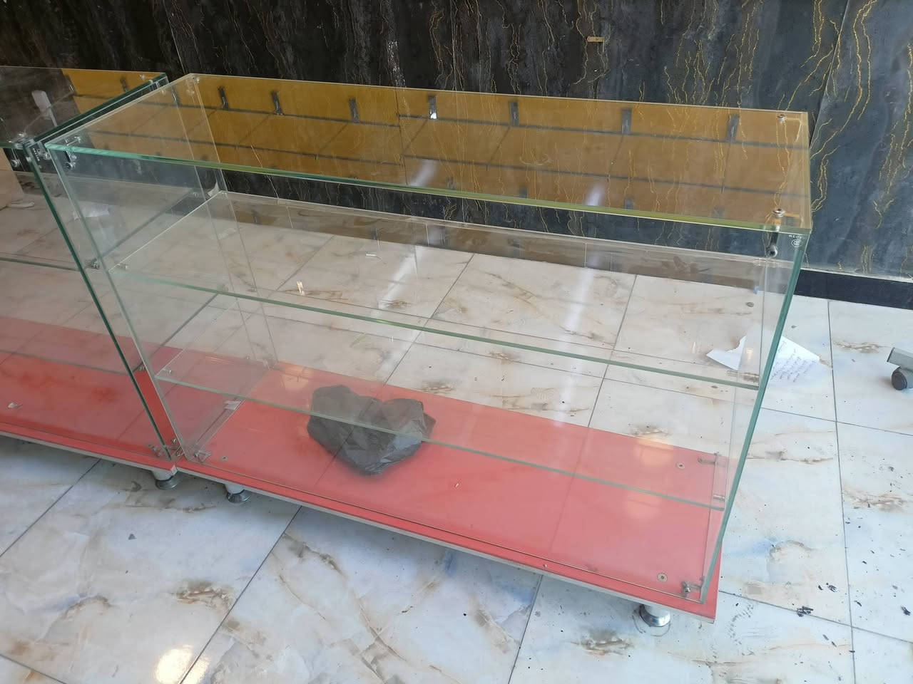 سلام عليكم غراض محل اللبيع التواصل: ***********
