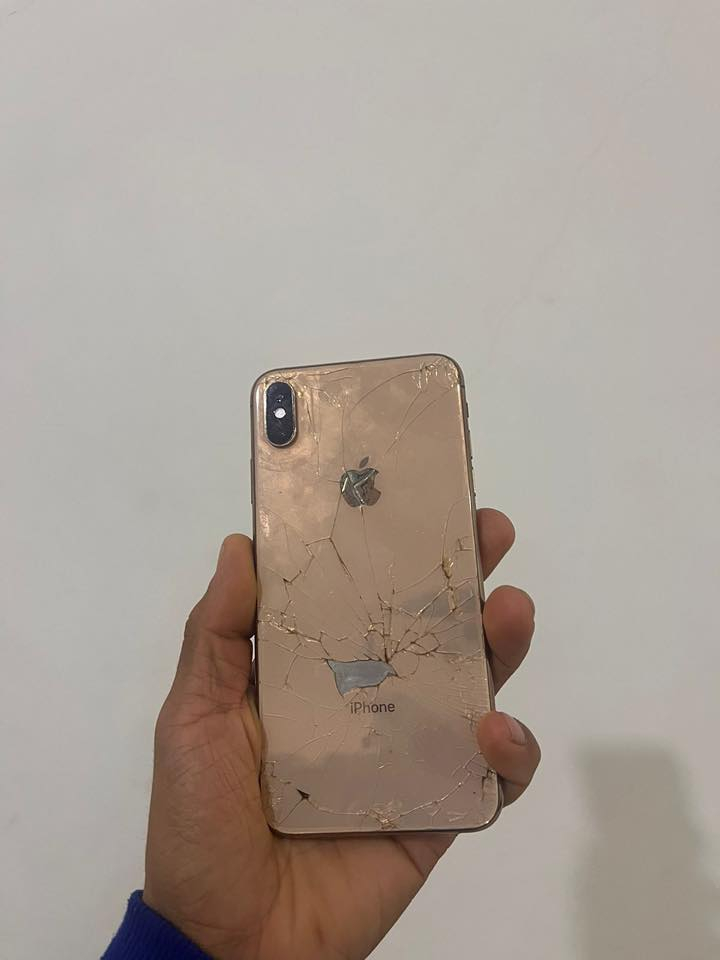 السلام عليكم ايفون اكس اس ماكس 
ذاكره64
بطاريه79
مبدل شاشه اصليه شرط
وكلشي شغال بيه
السعر140وبيه مجال
واذا اكو مراوس مو مشكله 
مكاني ناصريه صالحيه

***********
