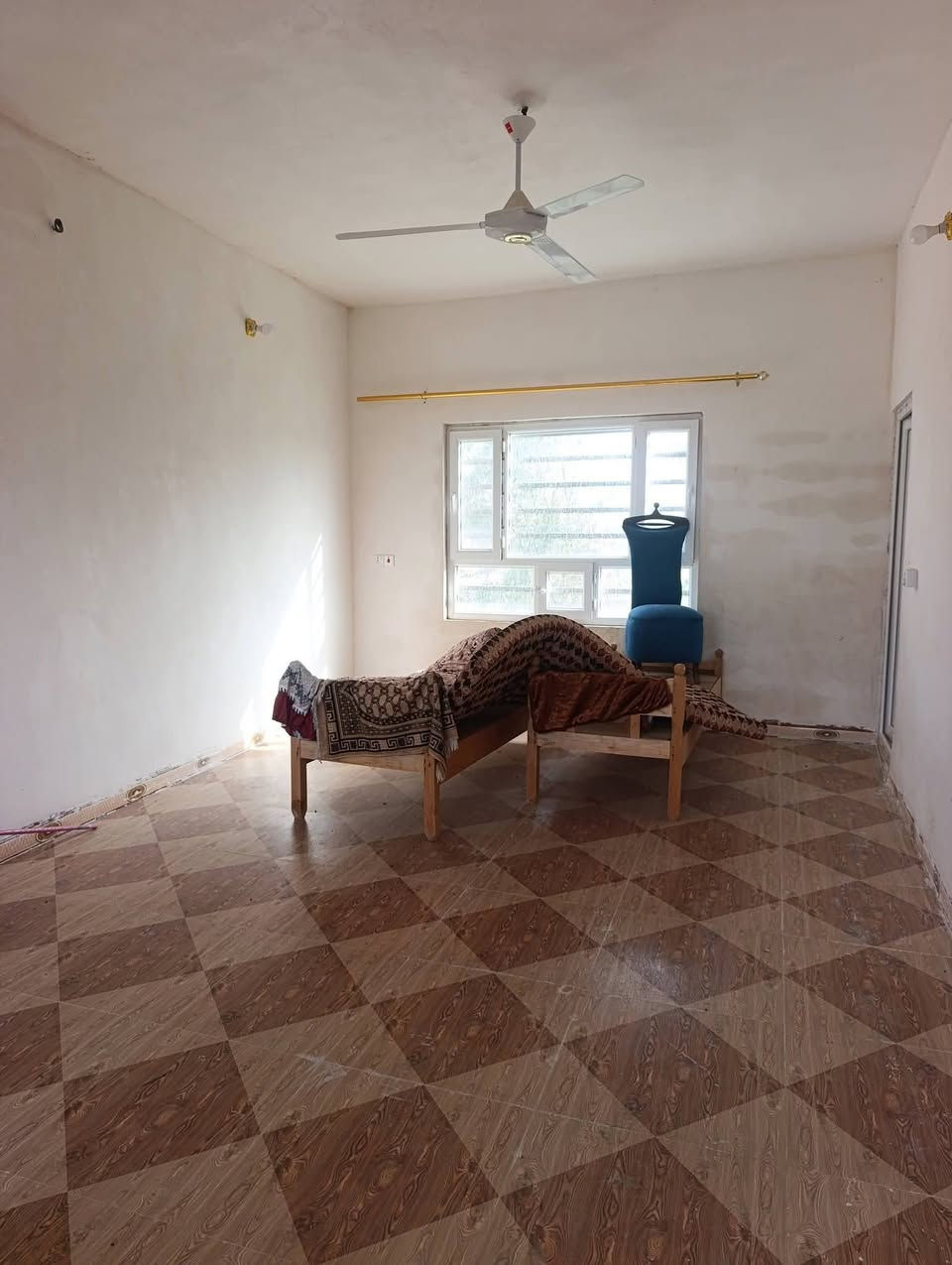 #مزرعتين للبيع   🏠🏠
#المساحة،، (  دونمين  )
يتكون من غرفتين نوم + مطبخ +هول+صحيات)
#المزرعة،،الثاني يتكون من غرف نوم + هول + صحيات )
حديقة كبيرة بير ماء + كهرباء ،مسيجة 
#العنوان،، (كركوك،ناحية ليلان،، شارع مزارع تعبر تكية محمدي    )
#المكتب بخدمة زبائنه الكرام 🎄🎄
اللاستفسار اتصال ع ارقام مكتب جمال للعقار والمقاولات

 ***********📞واتساب
للمزيد من المعلومات نرجو منكم زيارة مكتبنا🏦 
العنوان،شورجة مقابل حفتة بازار
ملاحضة#عربي
يمكنكم إرسال الاراضي والأملاك للأعلان عنه في صفحتنا بدون مقابل 
عنوان كامل للمُلك 📌
كم صورة من المُلك🏡
