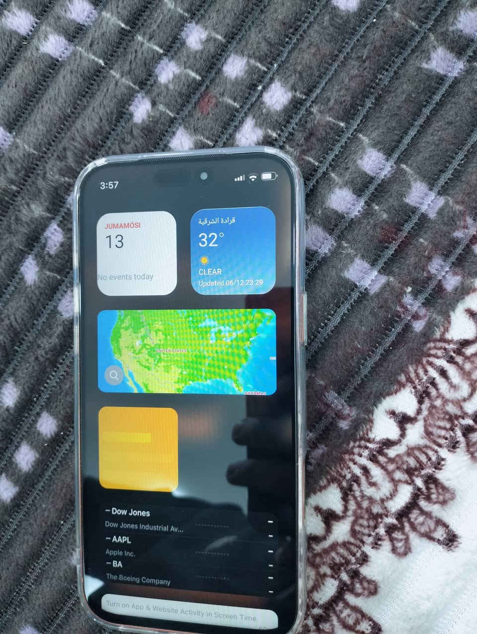 السلام عليكم ايفون 17 برو ماكس اماراتي كوبي ماستر ذاكره 512 بطاريه 100 كامل الملحقات السعر 225 وبي مجال بغداد المشتل رقم الهاتف ***********
