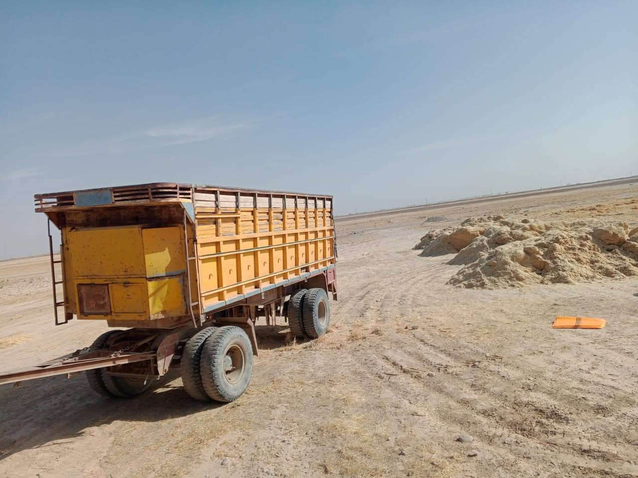 السلام عليكم عربانه للبيع طول 6وربع تايرات عشرين نص عمر السعر 6 ونص وبيها مجال *********** حج هادي
