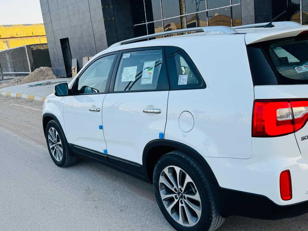 السلام عليكم سورنتو 2014 خليحي كويتي  رقم بصره بسمي تحويل ثاني يوم  سياره كفاله  عامه ضربه وصبغ وتبديل ماشيه ١١٠  فول وحد عله واحد ماعده البنورما محرك 6 مامفتوح   سبعه راكب كشنات جلد كهرباء 3 تلث قطع تبريد بصمه بوب لايت زنون  الد امامي وخلفي مرايات شفط لسياره جديده لسعر 195 رقم *********** /***********
مكاني ناصريه السعر بيه مجال بسيط
