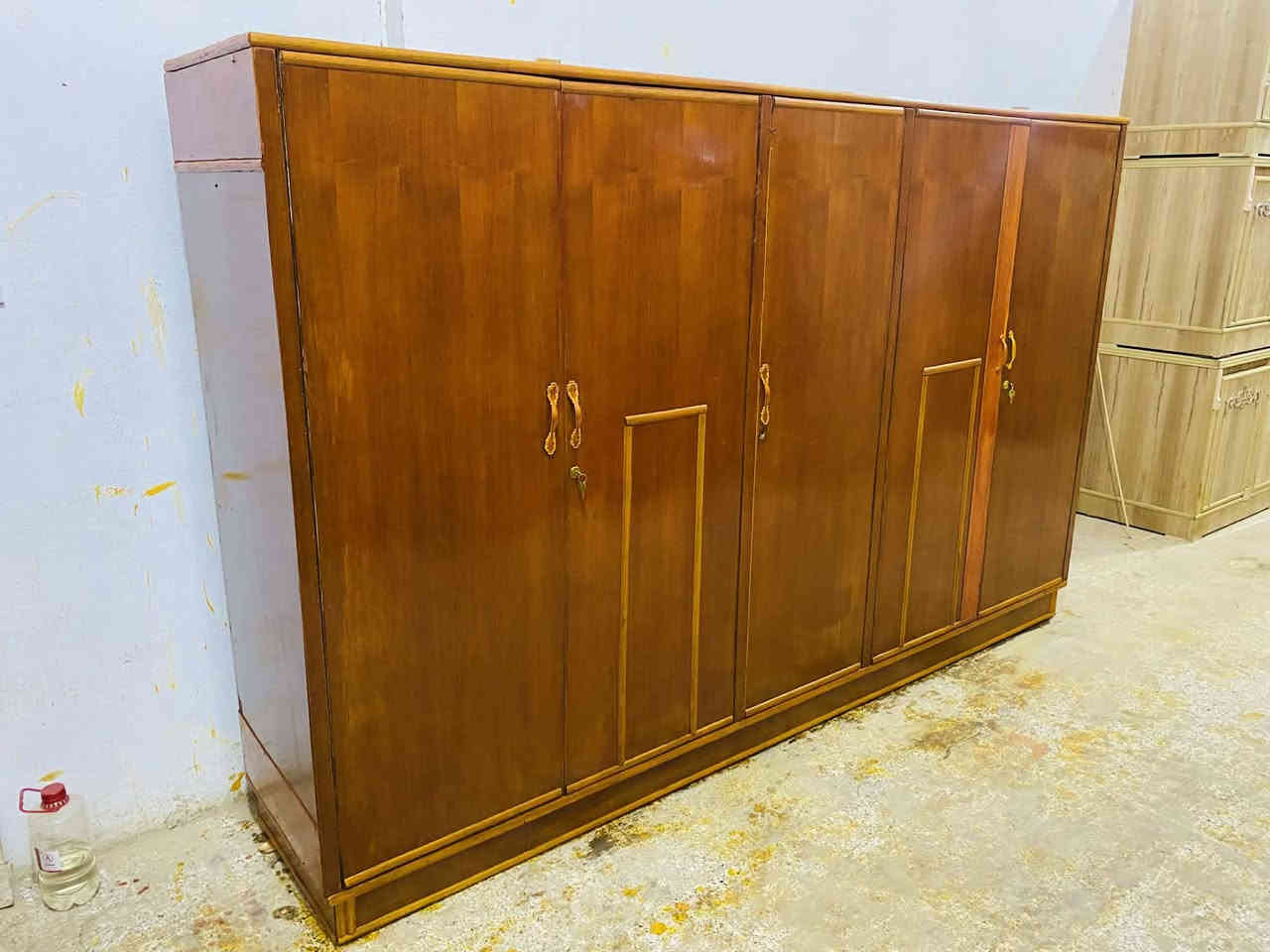 كنتور ابو ل 5 باب مستخدم اخو الجديد وباسعار مناسبة شغل درجة اولى مرتب ضهر جرجوبة  السعر 
165 الف وبي مجال للطيبين 
رقم الهاتف ***********
