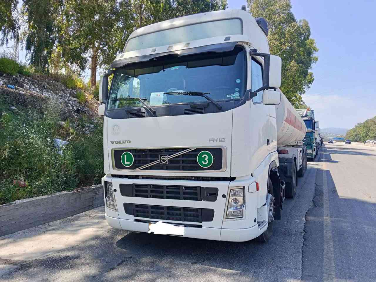 صهاريج فولفو للبيع حجم 460 كير اوتوماتيك سنوية جديد طوناج جديد جيبيس جديد شرط تحويل السعر 380$ رقم الموبايل ***********
