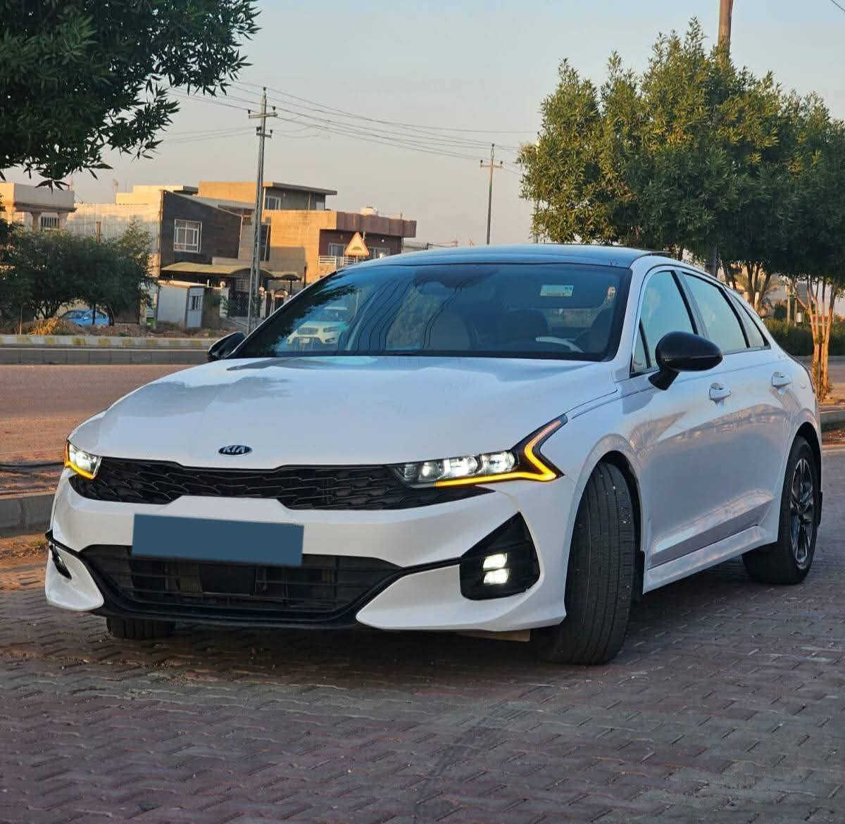 كي فايف جيتي لاين2021
مرقمة بغداد معوقين باقي 6 أشهر وتصير حره 
السعر مناسب جدا 135 وبيه مجال للطيبين 
فول مواصفات 1/1 أعلى فئة بصمة تشغيل عن بعد فتحة سقف بانوراما شاشه كبيره كاميرا دوارة شحن لاسلكي مثبت سرعه تحكم ستيرن رادرات امامي وخلفي حساسات أمامية وخلفية نظام سرعه نورمال فورمال كوستم سبورت رياضي عدم نزلاق سايد بريك بصمه لايت زنون ابيض قوي جدا مكينه 1600 توربو حادث خلفي بسيط جدا بدون دواخل بجم كبس وظع الشركة مكفول لغود شواصي گير مكينه وظع الشركة سياره مال جناي مناقصة أي شيء  
 ***********
