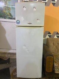 ثلاجه نظيفه كلشي بيه شغال  السعر 150 الف استفسار على هاذ رقم  07735507...