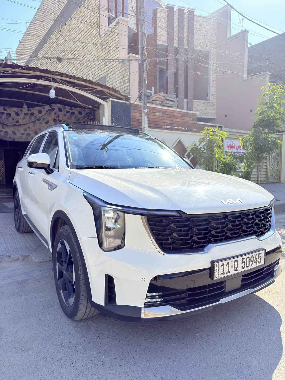 � للبيع كيا سورينتو2024 – 6 سلندر فل مواصفات 🚘
السياره ماشيه 17الف 
🔹 الموديل: 2024
🔹 المحرك: 6 سلندر V6 – 3.5 لتر
🔹 القوة: حوالي 270 حصان
🔹 القير: أوتوماتيك 8 سرعات
🔹 عدد المقاعد: 7 ركاب
بردات خلفيه 
كير ماوس 
✨ المواصفات:
 •فول مواصفات
 • شاشة كبيرة + نظام ملاحة
 • Apple CarPlay / Android Auto
 • كاميرات + حساسات أمامية وخلفية
 • نظام النقطة العمياء + الحفاظ على المسار
 • مثبت سرعة ذكي
 • مقاعد جلد كهرباء
 • فتحة سقف بانوراما
 • تشغيل بصمة + دخول ذكي
 • إضاءة LED كاملة
 • جنوط رياضية

🛡 السلامة:

 • ABS – EBD
 • وسائد هوائية متعددة
 • تحكم بالثبات
  •السعر313 وبيهة مجال  💵 

ملاحظه بيهة بارد ب الباب الخلفي عله مد شبر فقط الباقي كفاله عامه
 
📍 الموقع: بغداد الاورفلي 

📞 للتواصل: ***********
