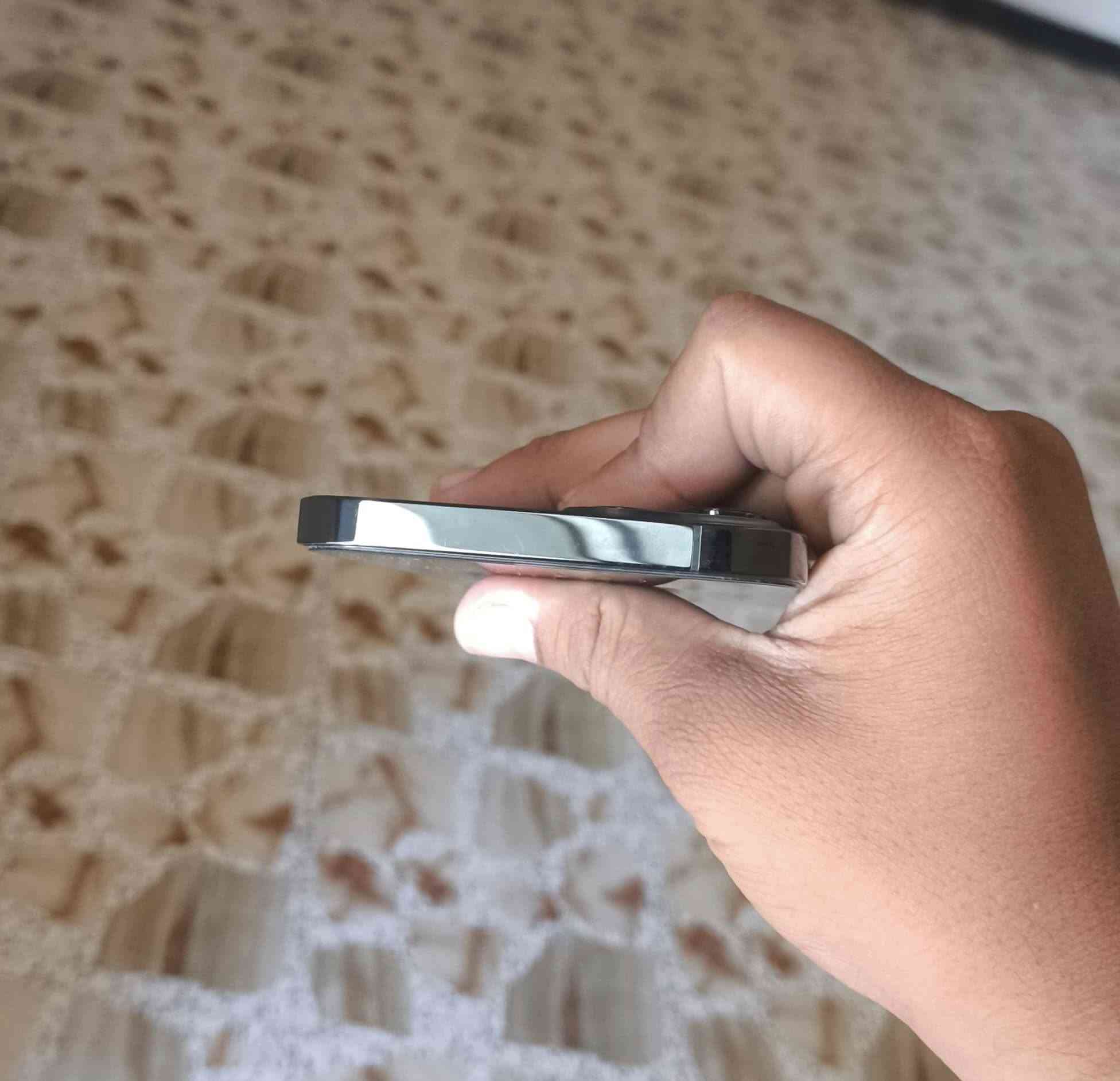 السلام عليكم
أيفون 12 برو ماكس شرق اوسط مو باله

لون ازرق

ذاكرة 128

بطارية 🔋100% وكاله يعني انسا بل شحن

نظافة الجهاز 99% 

ولامبدل بي شي فقط ضهر ليزر

مراوس او بيع سعر 355 الف

***********
