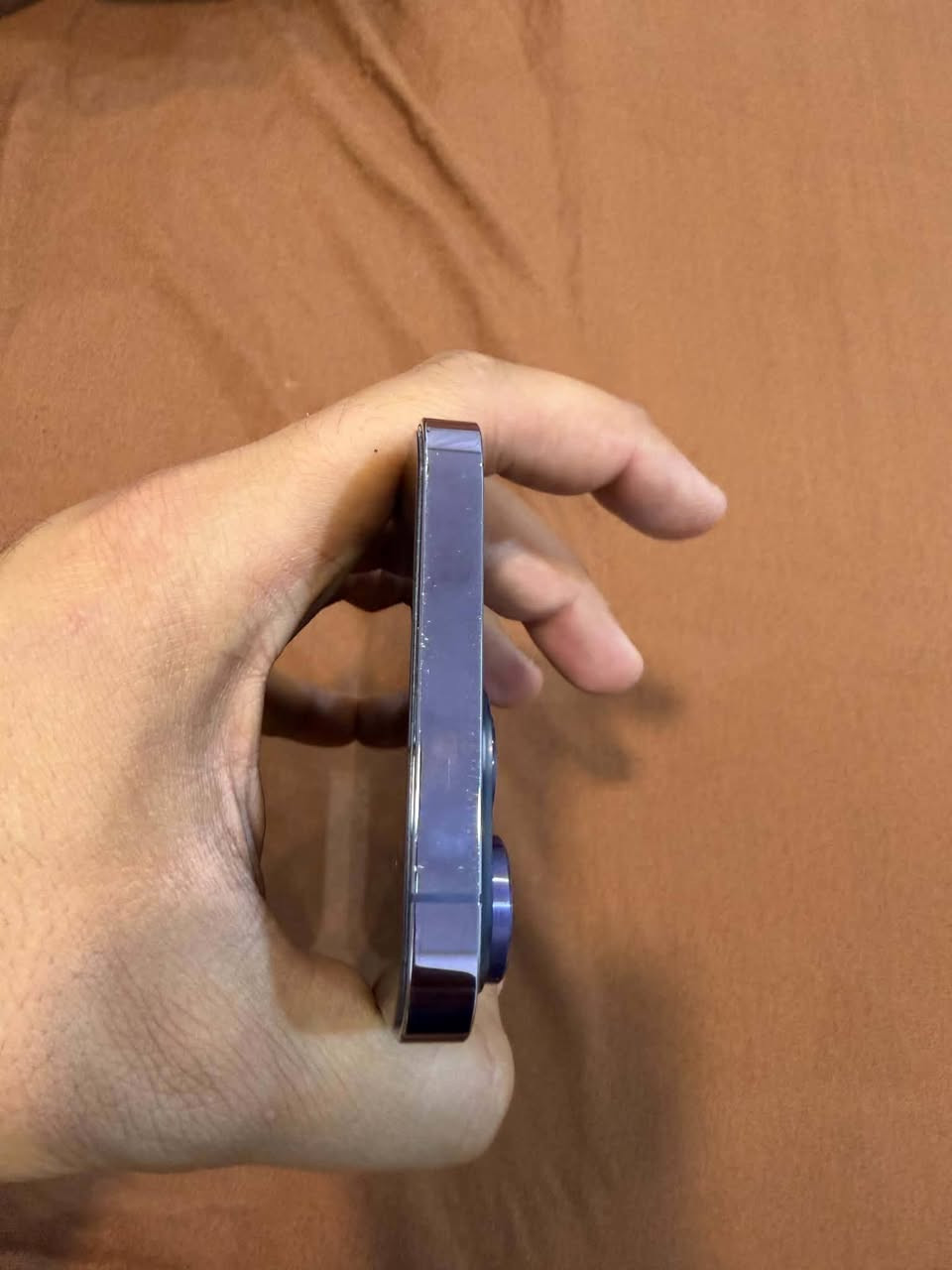 السلام عليكم ١٤ برو ماكس بنفسجي اخذته اول منزل بعده جديد بطاريته ٩٢ للبيع للعلم لزكه بيه مال شاشه ومال كامره وكلش نظيف مكاني الكاظميه ***********
