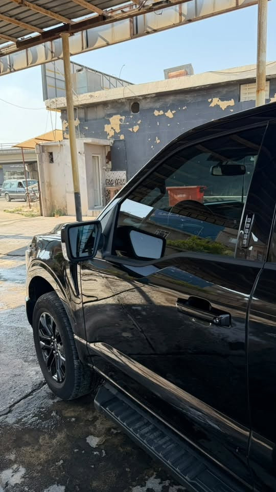 للبيع فورد f150 2024
لاريات فول 
🔺سعر 380 ورقة 

رقم ***********

محرك V6 سعة 3.5 توين توربو

الممشى 16,000 ميل 
باب طويل بدي قصير مرغوب
بيها كتاب تظليل 

المواصفات

▪️سقف پانورانا
▪️کامرات 360 سماعة سقف بوس
▪️رادارات امامي وخلفي وجانبي
▪️دفع رباعي 
▪️تدفئة وتبريد المقاعد الامامية
▪️تحكم كهربائي لعجلة القيادة
▪️ثلاث وضعيات خزن لمقعد السائق
وباقي مواصفات اللاريات المعروفة 
 رقم شاصي 1FTFW5L83RFA97101

السيارة جاملغ و بونيد مبدل بلاد و بيها جم مكان صغير تعديل بي دي ار 
صونار موجود بل صورة ✅
