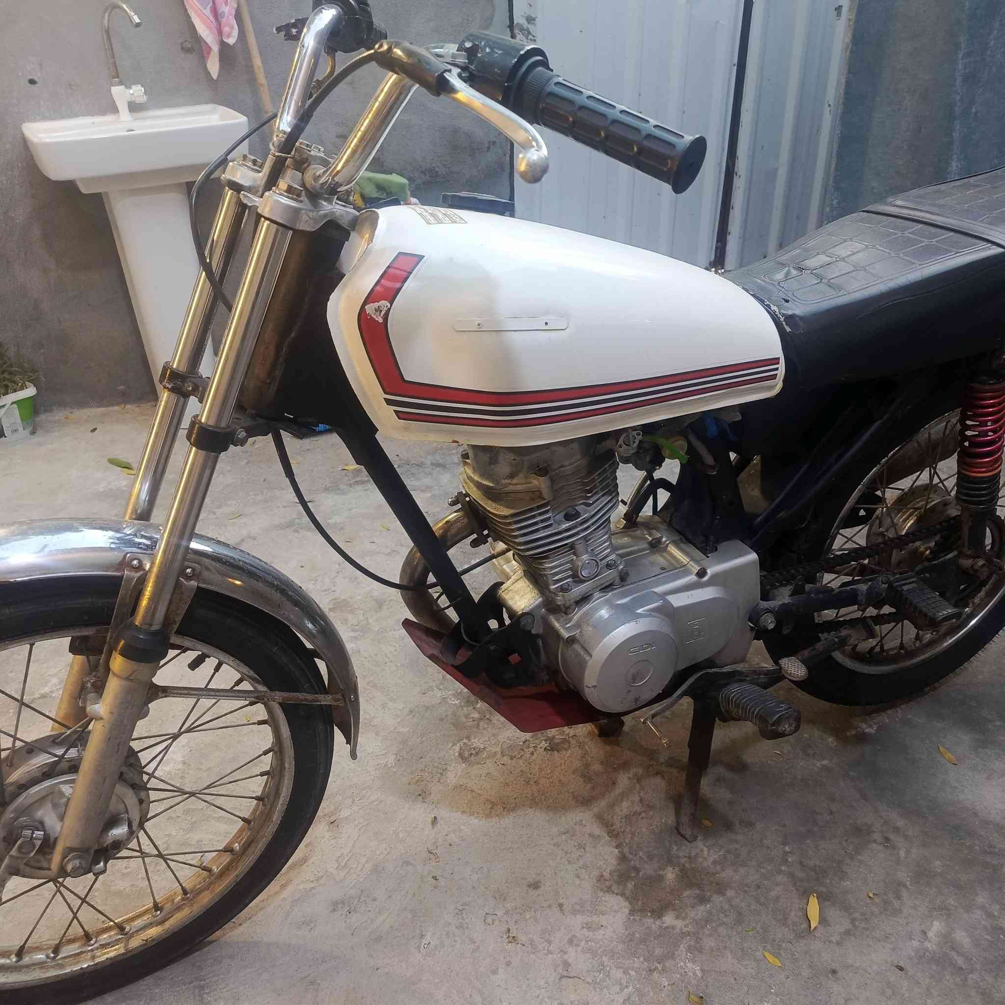 نامه شلامجه ادوات رقم شاصي مكينه ناعمه ونشطه 375وبيها مجال حك جيه الموشراي لايكسر بسعر مكاني قبله *********** مكفوله سرقه
