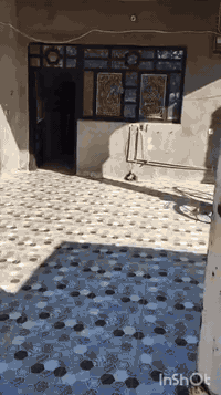 بيت 220م طابو صرف في أبي غرق حي السلام بالقرب من اعدادية الربيع للبنات بيع تفليش للعلم البيت مسكون حاليا وبحالة جيده كما موضح بالفيديو..يتكون من :- غرفتين نوم،صالة،استقبال،مطبخ،صحيات،كراج.. عالي عن الشارع ..السعر 90 مليون وبيه مجال للشراي.. للاستفسار الاتصال على الارقام التال***********
***********  واتس آب
