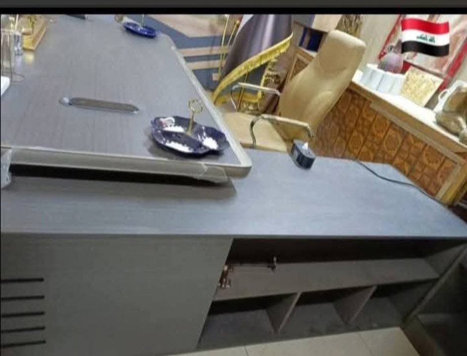 سلام عليكم ميز مكتب وطبله  ومكتبه المكتبه 💧لايحته رطوبه  شوي ولمكتب نضيف جدا السعر 900وبي مجال قليل مكاني بغداد رقمي📞***********
