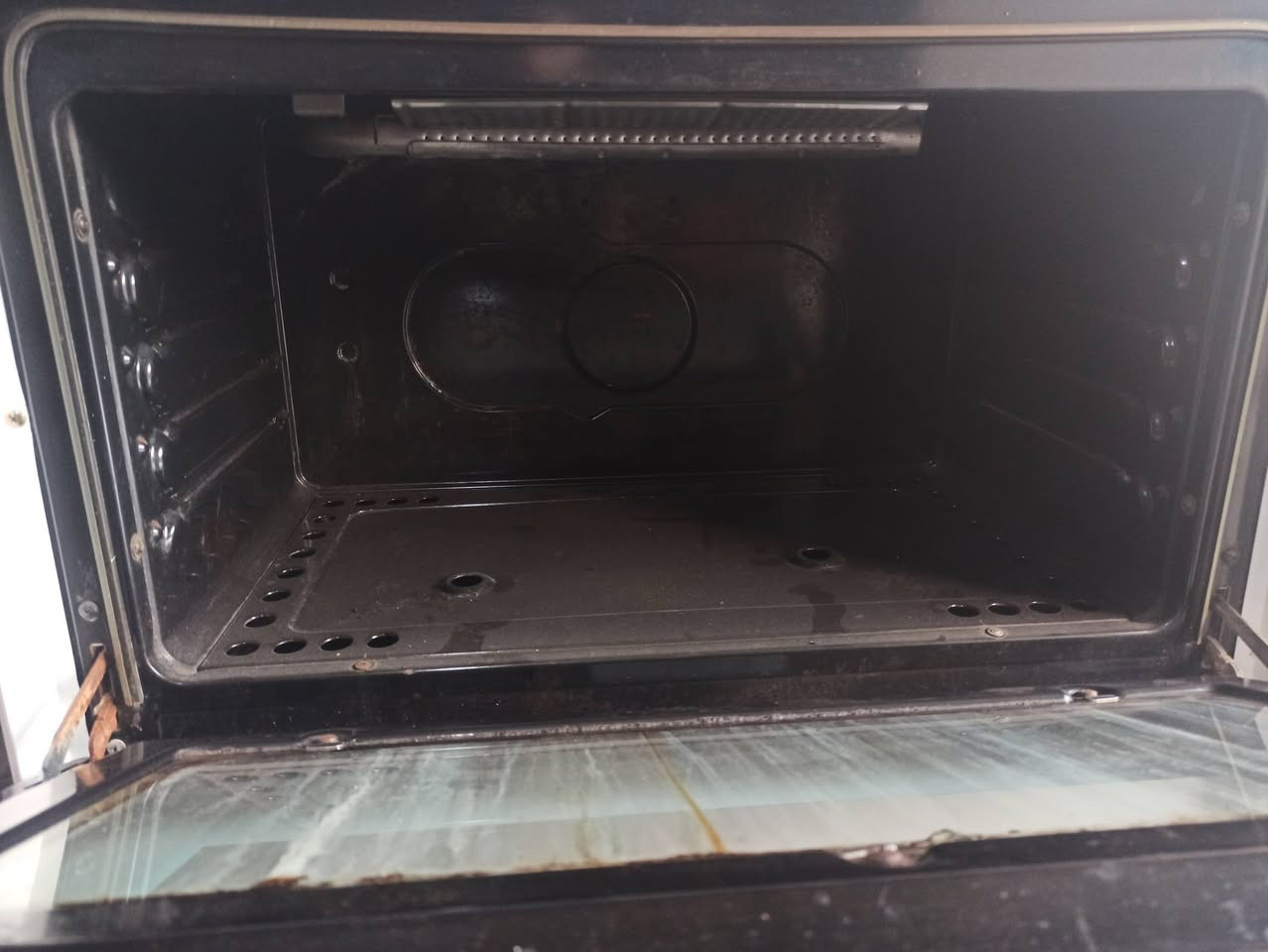 طباخ للبيع 150 الف وبي مجال رقم الهاتف ***********
