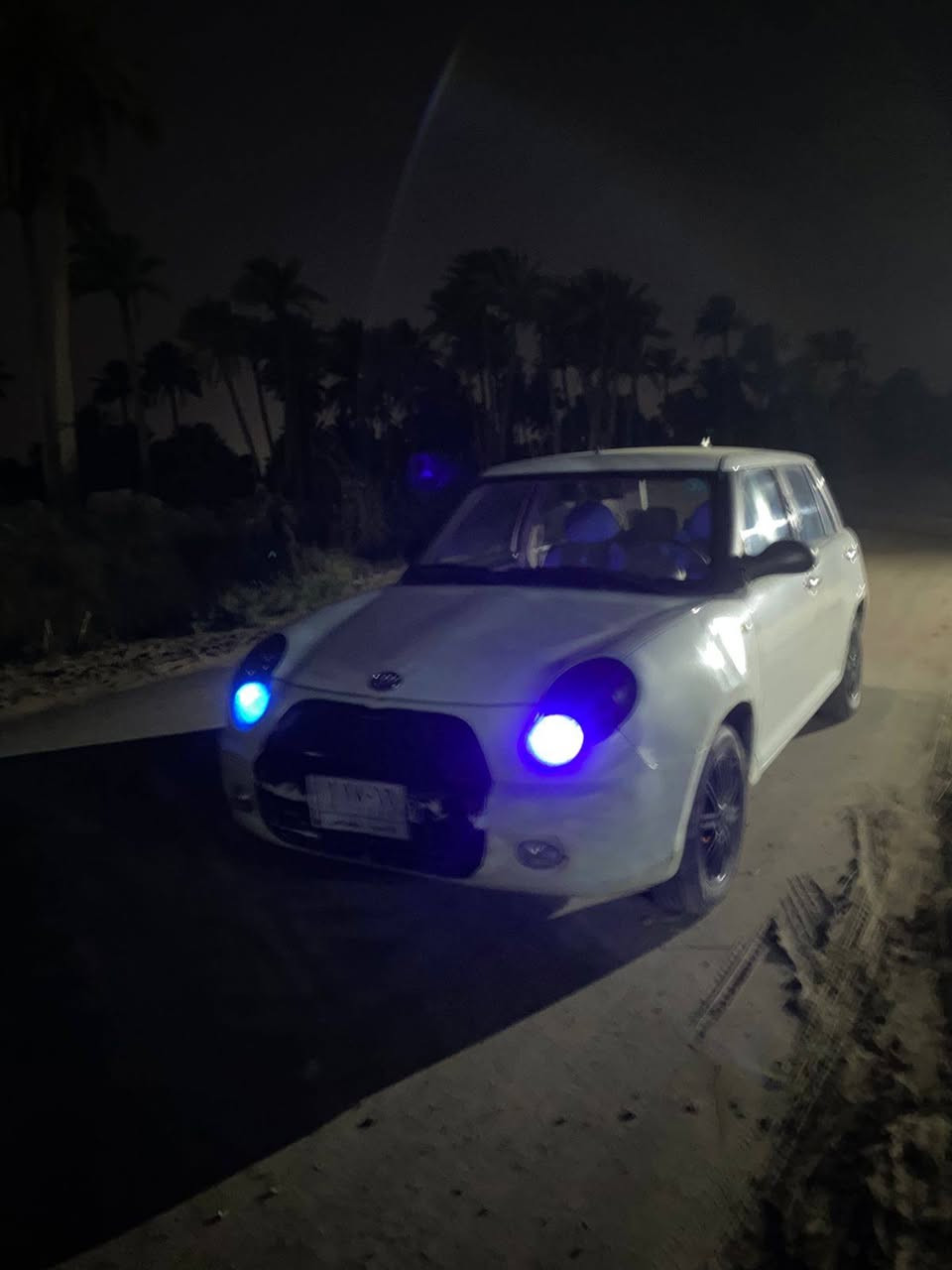 السلام عليكم ليفان 320 مستر بن موديل2013 للبيع والمراوس كفاله عامه من ضربه والصبغ فقط بيها خياسات بدور الجاملغ الخلفي مامعمر مكينه كورلا 1600 كير عادي مكينه وكير كفاله حداديه جديده تخم تاير جديد باتري جديد سنويه لل30 مداور ثاني يوم رقم قادسيه مشروع وطني ماشيه 67 الف مكاني الديوانيه قضاء الشاميه السعر 30 وبيها مجال للاتصال ***********
