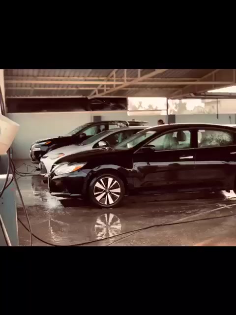 السلام عليكم ورحمة الله وبركاته نيسان التيما موديل 17رقم أربيل ضرر ٣قطع بدون دواخل كير ومحرك شرط صدر جديد كهربائيات كله شغاله شرط تحويل والوكاله السعر 115وبيه مجال تصال عل رقم *********** او خاص
