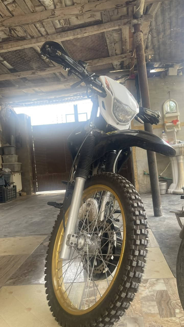 وينهم الطوال وينهم جماعة الفخامه جبتلك قفاز كاويار موديل 2026 ماشي 6k  ماطور كفاله عامه من شلعه و محرك و معدل الدراجه ضمان اسبانه ما طاخه السعر خاص مفتوح و الرقم ***********
