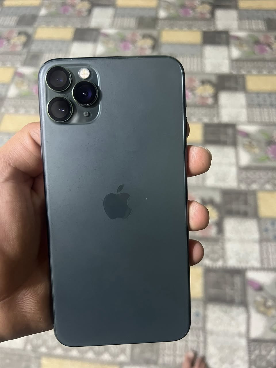 ١١برو ماكس للبيع او مراوس ذاكرة ٢٥٦ بطارية ١٠٠ مبدلة الباقي كلة بلادي ستفسار ***********
