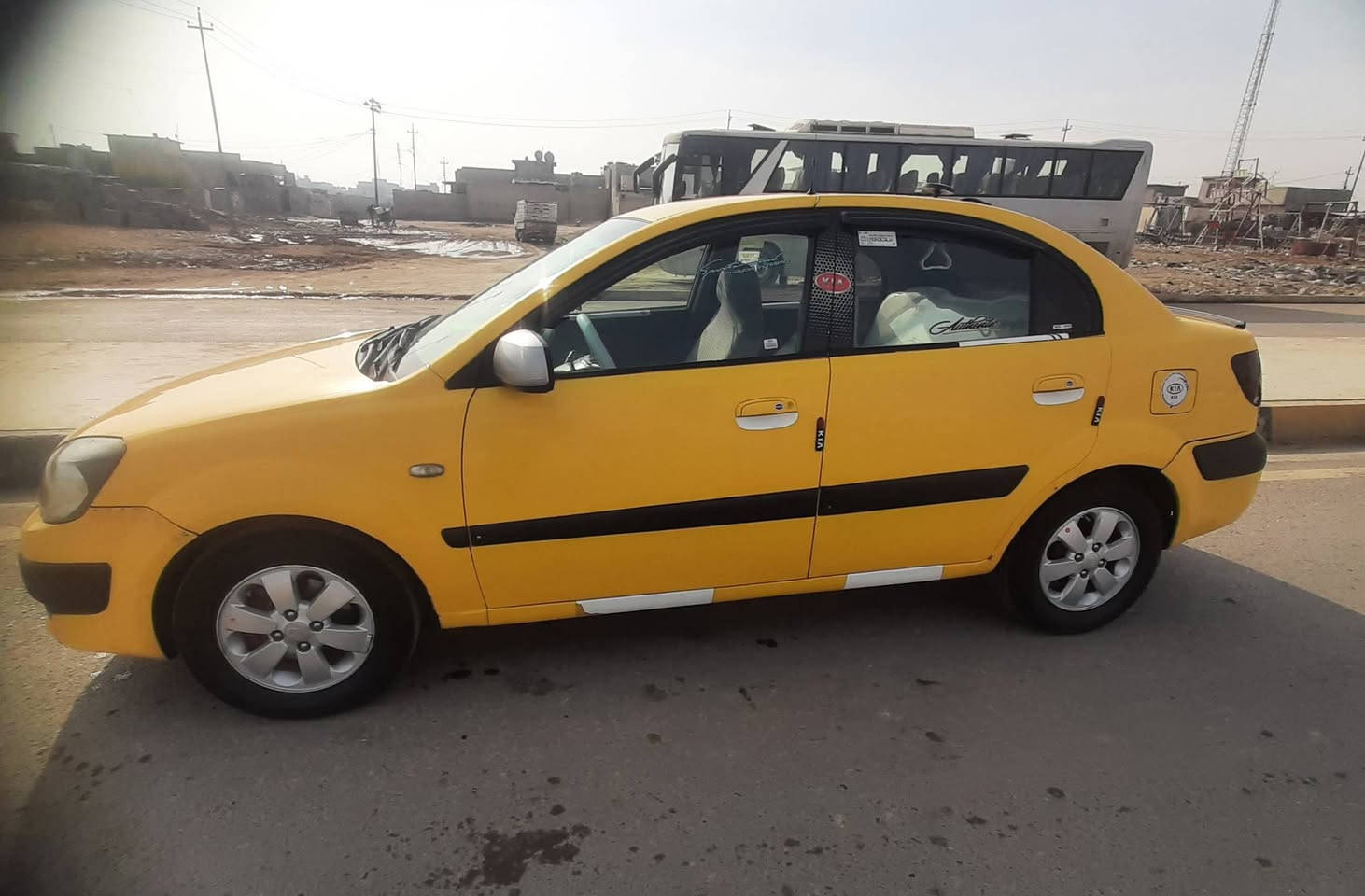 اسلام عليكم كيا ريو  فول تماتيك مديل2007  مكينه.وكير شرط ١٦ طخم جديد طخم تاير جديد باتري جديد تبريد ودتفيه شرط شاشه وكامره قفل مركزي سياره متصرف عليه ربع  هيه وغرامات صفر كبل على شارع بس ستر الله بيه طخه بل جاملق الوره بدون  دواخل وتلقيطات تكسي ***********السعر 88 بيه مجال
