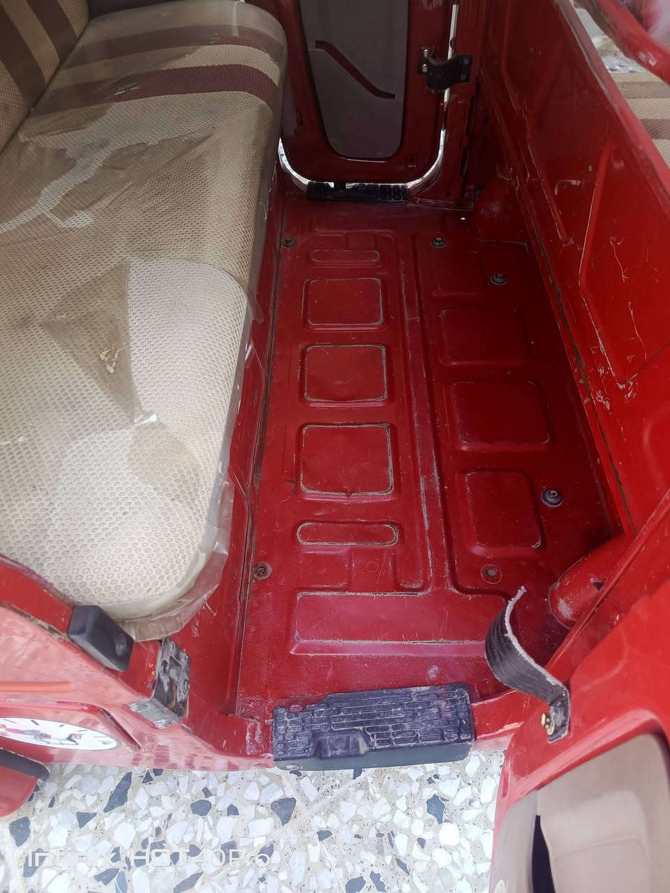 سلام عليكم تكتك للبيع موديل واحد وعشرين شهر 11 بيها شويه بالغد كد اربع صابع  رقم بغداد انكليزي لاتنقيص ولا تبخير مجفت مره وحده بسمي شرط التحويل اذا مو عقد مروري مابيع تخم ثاير مابيها كل نقص بوجهك للشارع مكاني بغداد غير متواجد ع الفيس الاتصال ع الرقم ***********مكلف بلنشر
