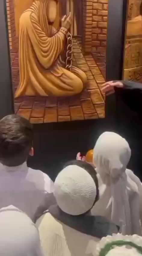 روضة جنات الغدير الاهلية
تعلن عن فتح باب التسجيل للعام الدراسي 2026
روضة متميزة بإدارة متخصصة وخبرة طويلة في مجال رياض الأطفال،
ومجازة رسميًا من وزارة التربية ✅
🔹 منهاج حديث ومتطور يشمل:
اللغة العربية – التربية الإسلامية – الرياضيات – الإنكليزي – العلوم – الإرشاد – الفنية – الرياضة.
🔹 تنمية المهارات اليدوية والألعاب التعليمية الهادفة 🎠
🔹 تأسيس قوي لصف التمهيدي (تهجي ودمج الحروف – العد – الجمع والطرح – التصاعدي والتنازلي).
🔹 أحدث الوسائل التعليمية وطرق التدريس الحديثة.
🔹 تعليم الإتيكيت والسلوك الأخلاقي والتعامل الإنساني.
🔹 خطوط نقل خاصة 🚌
🔹 صفوف مكيفة ومجهزة بالكامل ❄️
🎉 حفلات ترفيهية داخل وخارج الروضة
🎓 حفلات تخرج مميزة
🎨 أنشطة فنية ورياضية متنوعة
🎡 سفرات ترفيهية فصلية

العنوان: بغداد – حي النصر الأولى – شارع المستوصف – شارع مأكولات حسين أبو التيا – الشارع السادس مقابل أسواق أبو مصطفى.
📞 ***********
⏰ من 7 صباحًا إلى 7 مساءً
✨ طريق طفلك نحو النجاح يبدأ من هنا ✨
أهلًا وسهلًا بالجميع 🌷
