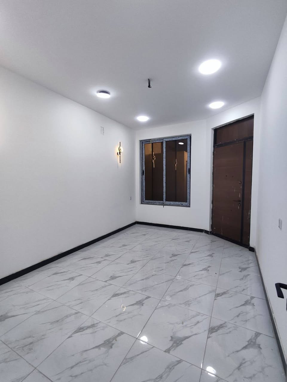 ‏:� دار للبيع – فرصة استثمار وسكن بنفس الوقت 🔥
🏠 دار مرتب وجاهز ضمن موقع مميز
📐 المساحة: 100 متر
📏 واجهة عريضة: 6.25 م
📐 نزال: 16 م
📄 سند رسمي: طابو زراعي سند 25
📝 تنازل شركة + إقرار محكمة 
📍 الموقع الذهبي
بغداد – الدورة – البوعيثة 
قريب من الخدمات والأسواق، مناسب للعائلة أو للاستثمار
🛏 تفاصيل الدار:
✔️2 غرف نوم
✔️صالة واسعة
✔️استقبال أنيق
✔️مطبخ عملي
✔️2 صحيات
💥 السعر منافس ومغري
📞 الاتصال للجادين فقط:
***********

 #البوعيثة #عقارات #بغداد
