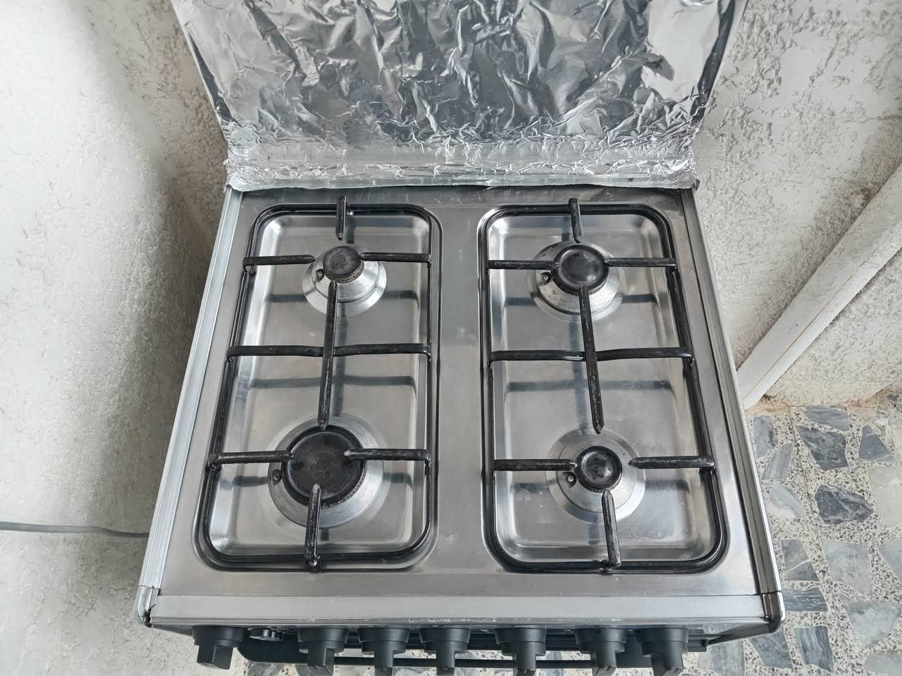 طباخ اربع عيون من شركة عشتار. مستخدم كلش نظيف السعر ١٧٠وبي مجال لتواصل على الرقم :***********
