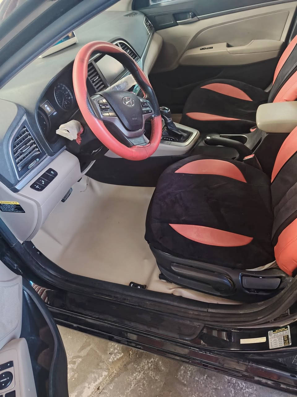 ألسلام عليكم
النتره موديل 18 وارد أمريكي دوش 
ماشيه 70 حقيقي
فول مواصفات بصمه فحته الإدار مري
كشنات تدفيه حداديه  ع بلاد
مكينه ع شرط مامفتوحه
رقم قادسيه
السعر 120 وبيه مجال
***********
مكان السياره الديوانيه
