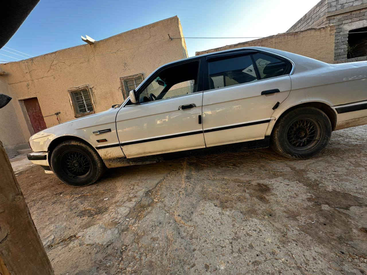 السلام عليكم 
للبيع بي ام دبليو 525 موديل 1992 گير عادي مكينة و گير بشرط و التحويل بشرط صاحب السنوية موجود.
السعر 30 ورقة قفل .
مكاني سنجار ناحية الشمال (سنوني) 
اي سؤال او استفسار *********** واتساب او اتصال
