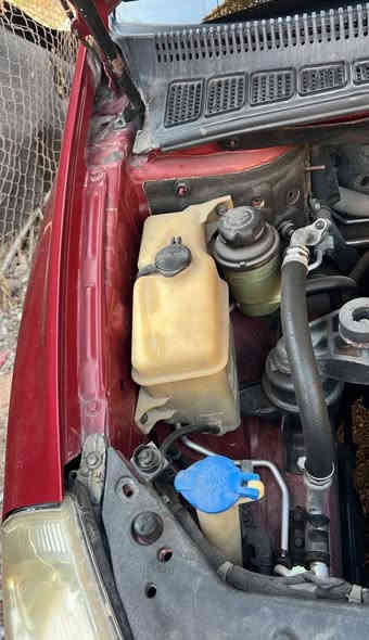 السلام عليكم 
كيا سيدونا 2009
مكفوله من الضربه تكم شواصي الغود بيها صبغ بالجاملغات الخلفيه بس من جوه والبنيد مصبوغ 
مكينه كير حداديه تخم تايرخير من الله 
مكانها بغداد بسمي 
السعر 140 
للأستفسار ***********
