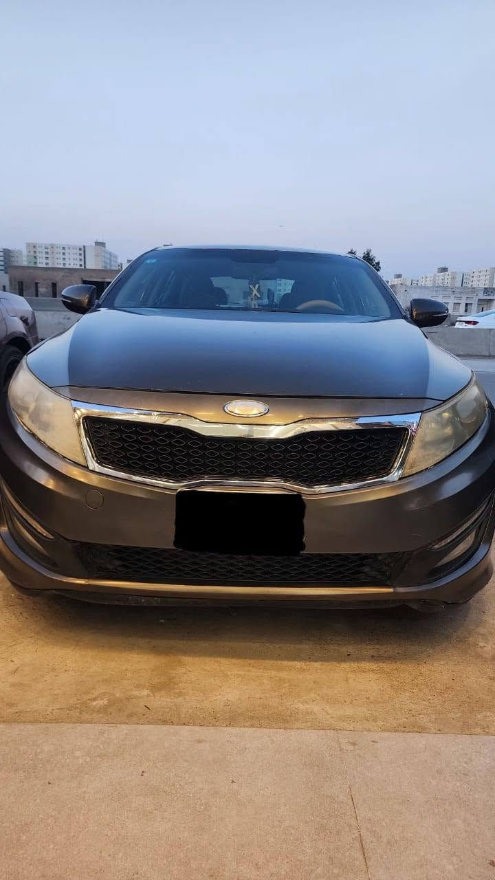 كيا اوبتما موديل 13امريكي محرك 2400GDI سياره كير محرك جديد  مكفول نص فول حادثه جاملغ وصندوق بدون إرباك  ماشيه144 مايل . مكان سياره بغداد  للتواصل الاتصال فقط. ع رقم ***********
