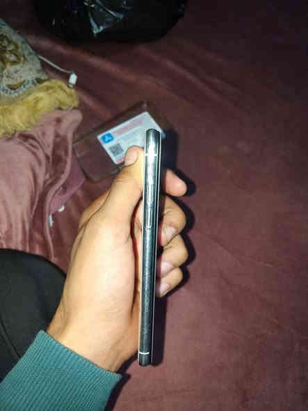 سلام عليكم شباب ايفون x عادي مبدل شاشه و بطارية فقط السعر 125 ***********فقط تصال مابي واتساب مكاني بغداد مدينة الصدر
