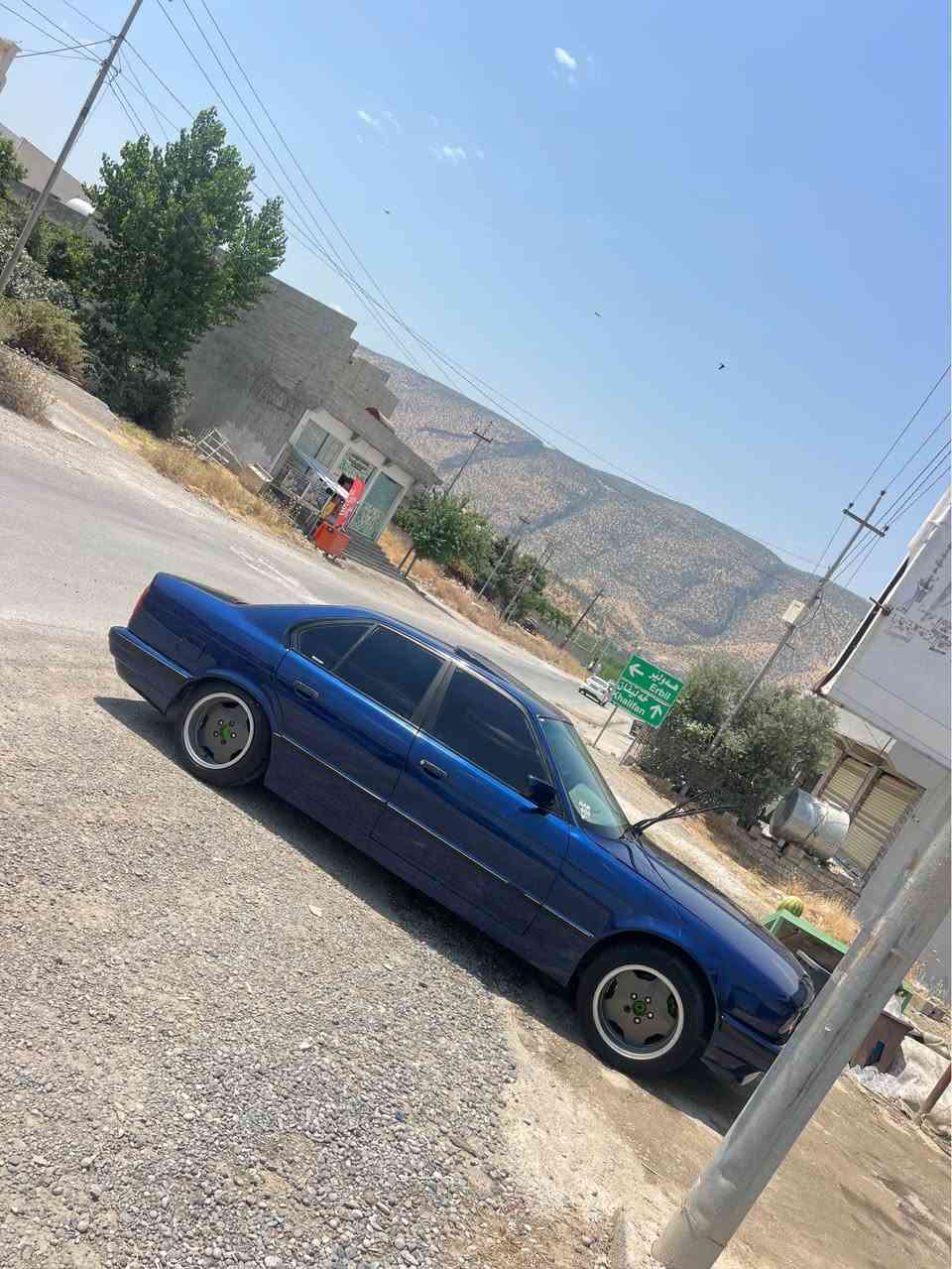 سه ره تا به ناوي خوا 
bmw مؤديل 1995
ئارم پلاستيك به شه رتي ئارم و ئه وليات
بيلاد. 525تؤماتيك
فول فول مواسه فات
سلايت
ته بريد
كوشن هيتر
ده بل ئيرباگ
ناو كرئمي لؤك
په رده بيلاد
ناو فؤرميكا
هه مووگياني له سه ر ده قي شه ريكه 
بئ لئدران
گئروو مه كينه و كاره باي هه مووي به شه ر
ته بريد به شه رت به س كؤمپرسه ري بخه سه ر هه مووشتي مه زبوته
ئارم و ئه وليات به شه رت
سه ياره كه چال نه شوختي نيه رووبه روو زؤر جوانتره 
سعري ٥٠معامه له 
گؤرينه وه ش ده كه م به شتئك به دلم بي ژماره *********** أربيل, العراق
