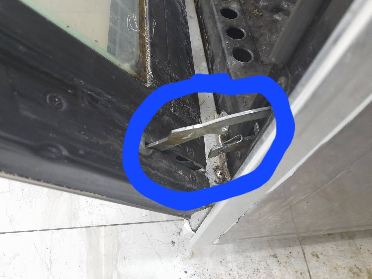 طباخ كريازي للبيع نظيف كلش وكله شغال فقط نرماده مال باب مكسوره
سعر ١٢٥ الف


**إذا كنت صاحب هذا الإعلان وتريد حذفه لأي سبب، رجاءا أرسل رسالة إلى الدعم الفني**