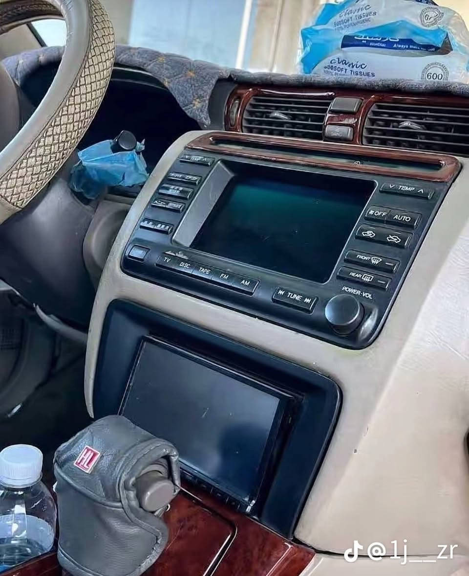 السلام عليكم ملكه للبيع ادوات كص جنطه فول مواصفات
اربع دكم 
برده خلفيه 
نضام سبورت 
تبريد قطعتين + ثلاجه خلفية 
ترحيب كراون 
اصل كرستال + عداد الاكتروني وعادي 
دبل شاشه + جي بي اس 
ستيرن كهرباء متحرك ويه السويج 
مري شفط + هيتر 
صدر تايرات محرك كير شرط محرك ديفور جبير 
وترهم مراوس حسب القناعة 
متومه كامل 
ه‍ ***********
مانع انزلاق + ترحيب ابواب 
وبعد بيها هواي مواصفات 
السعر ٤٠ وبيه مجال 
***********
