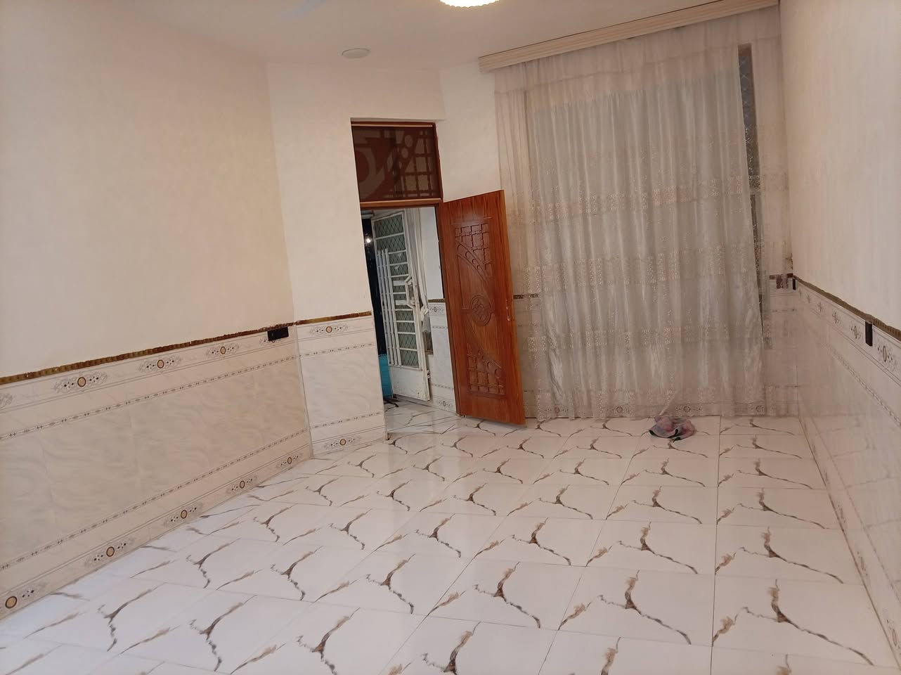 سلام عليكم من رخصت مدير الكروب بيت لبيع مساحه300 العنوان حي الدواغنه قريب عل كنطره لاستفسار ***********
