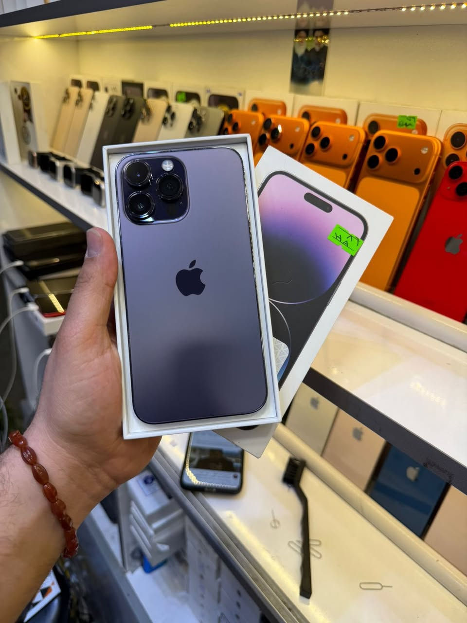 ايفون 14 برو ماكس 
ذاكرتة 256 بطارية 🔋 86 
عربي شرق اوسط ماستر 
مكفول بلادي كل ملحقاتة بلادية 
للبيع او مراوس مكاني النجف 
***********
شعندك جهاز نشتري دزةة خاص او واتساب
