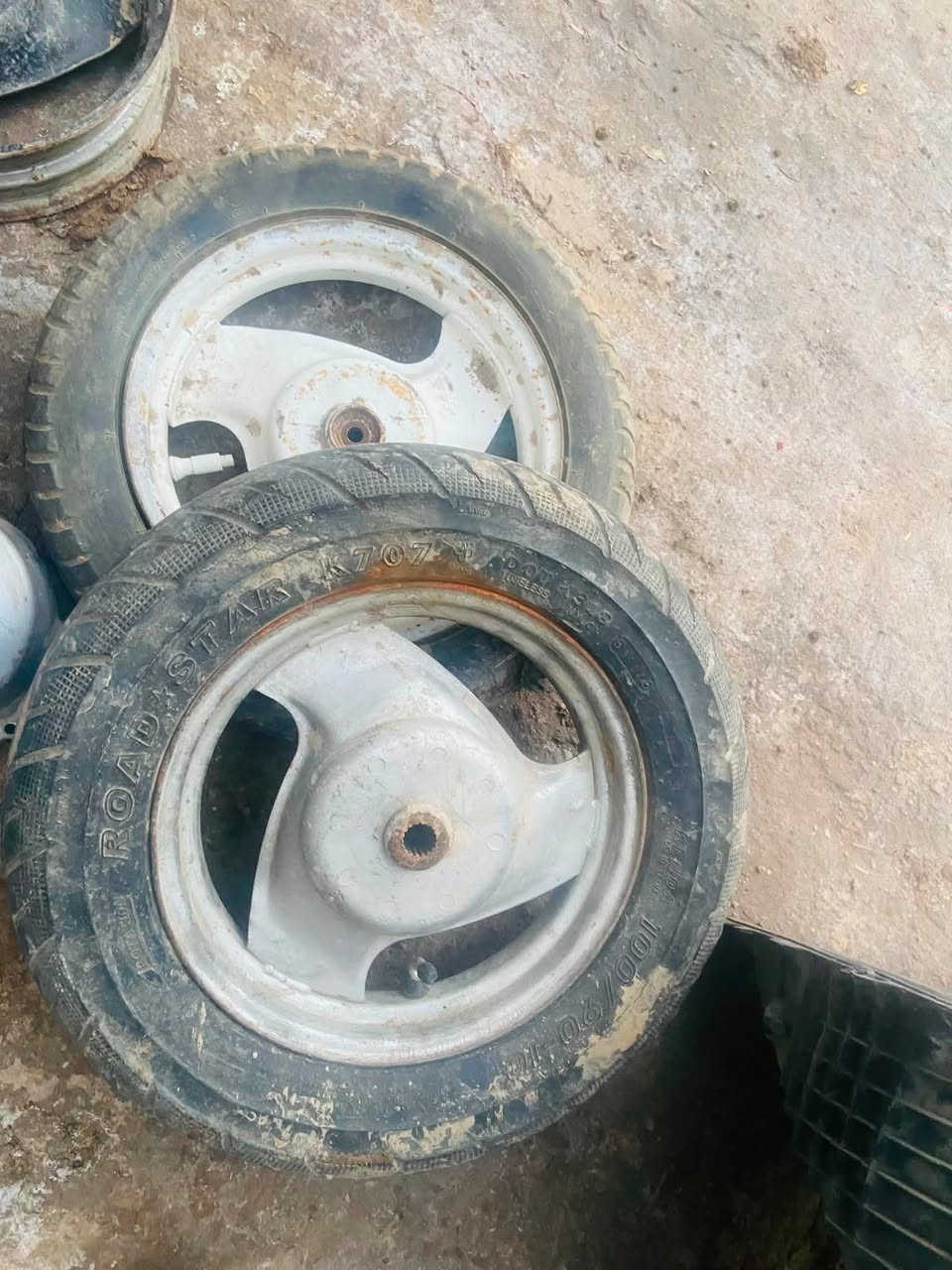 وياله ماكس 5 وياله الواحد ب5 
ويل بيجي ب5 هوه وتايره 
دبلات دايون ب5 
قبق هندر 60 ب10


**إذا كنت صاحب هذا الإعلان وتريد حذفه لأي سبب، رجاءا أرسل رسالة إلى الدعم الفني**