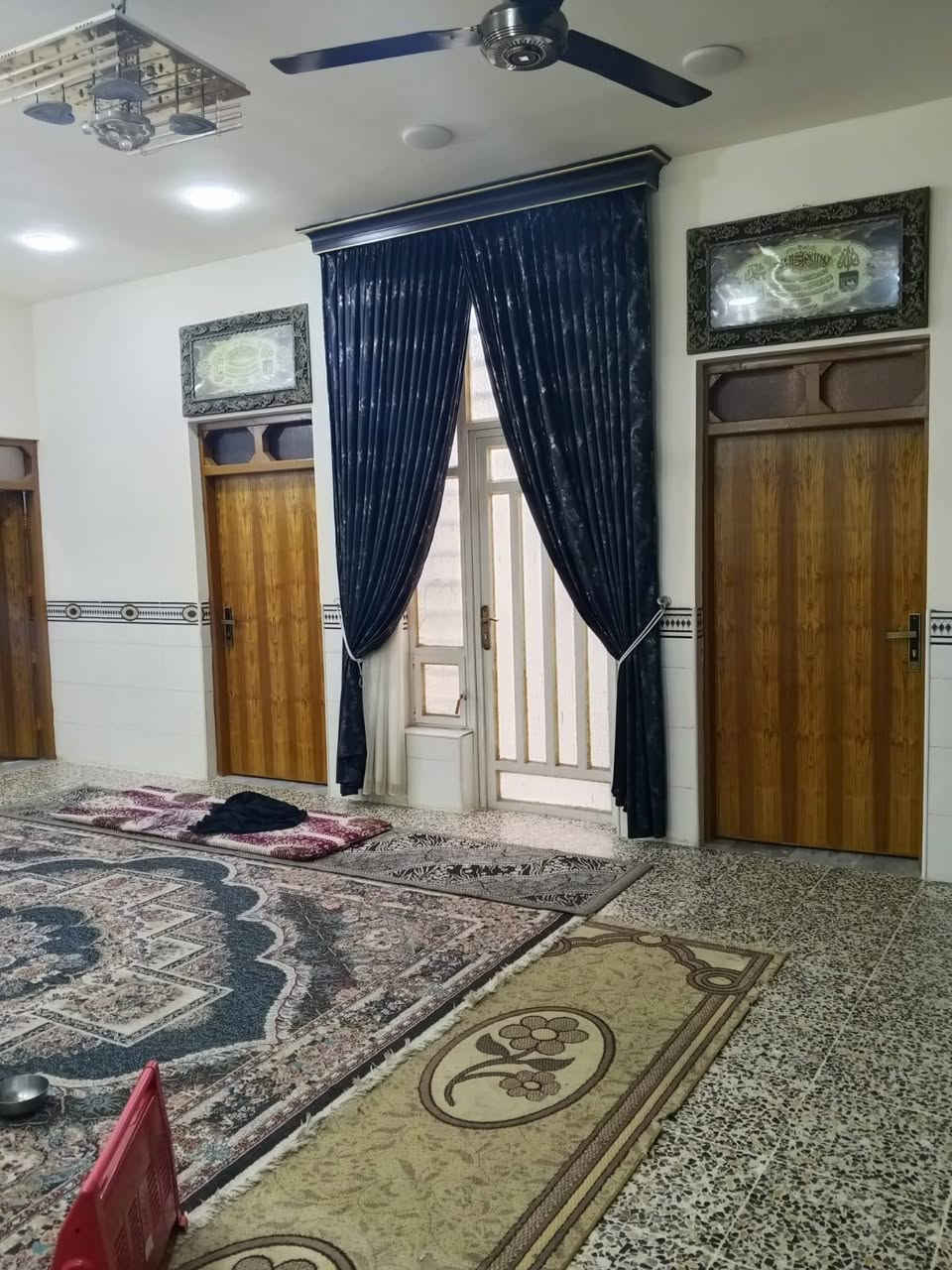 بيت للببع مساحه ٢٥٠م الفلوحه الشهداء منطقه ال٢١ بناء جديد طابوق الطابق الارضي جاهز من كلشي غرفتين نوم الطابق الثاني واصل للسقف السعر ١٣٠ مجال بسيط للتواصل *********** بي واتساب
