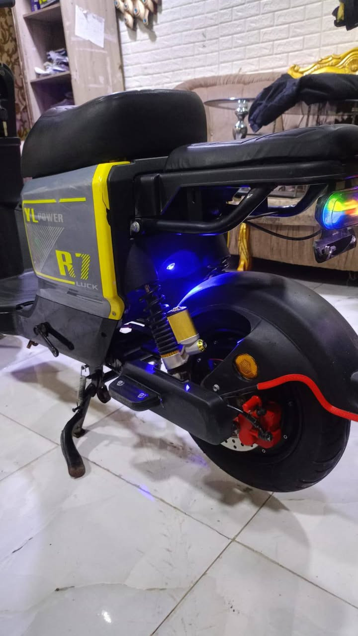 دراجه شحن ار7لون مميز نظيفه مديل2025بطاريات كبار32امبير جدد قويات سعر425كامله ما بيها نقص كهربائيات بريكات كلها شغاله العنوان بصره نواب ظباط مقابل مستشفى العسكري ***********
