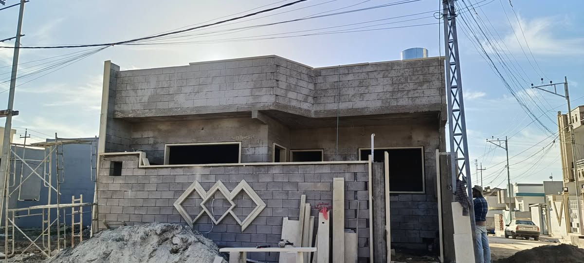 � دار للبيع  🏡 ركن عل شارعين 
📍 الموقع حي الملاين الثانيه يم جامع الريان ماركت النون 

📐 البيت قيد الانشاء خلال شهر ونص تستلموا مفتاح

🛏️ الاستقبال والهول السقوف مالهم جبس امبور ابواب الداخليه تركي من هذا الدرجه اولى الواجهه مال البيت عشره والعمق 15 البيت تستلموا كامل على اخر حبايه موقع البيت ركن وحيل حلو الشبابيك مال البيت راح يصيرون بلاستيك اسود
🍽️ البيت يتكون عدد الغرف ا2 استقبال وصاله ومطبخ وغرفتين بالصدر ودرج والمشتملات معزولات عن الصاله
✅ مساحه البيت 150 متر موقع البيت كلش حلو ركن الشارعين البيت تستلموا زيرو مفتاح بس بخلال شهر ونص
✅ بيت بستان زراعي الك حق التصرف بي كارت بلديه 
✅ خدمات كامله ماء كهرباء تبليط
✅ الاستفسار اكثر او مراسله الصفحه او اتصال على الارقام التاليه
✅ *********** واتساب 
*********** واتساب
