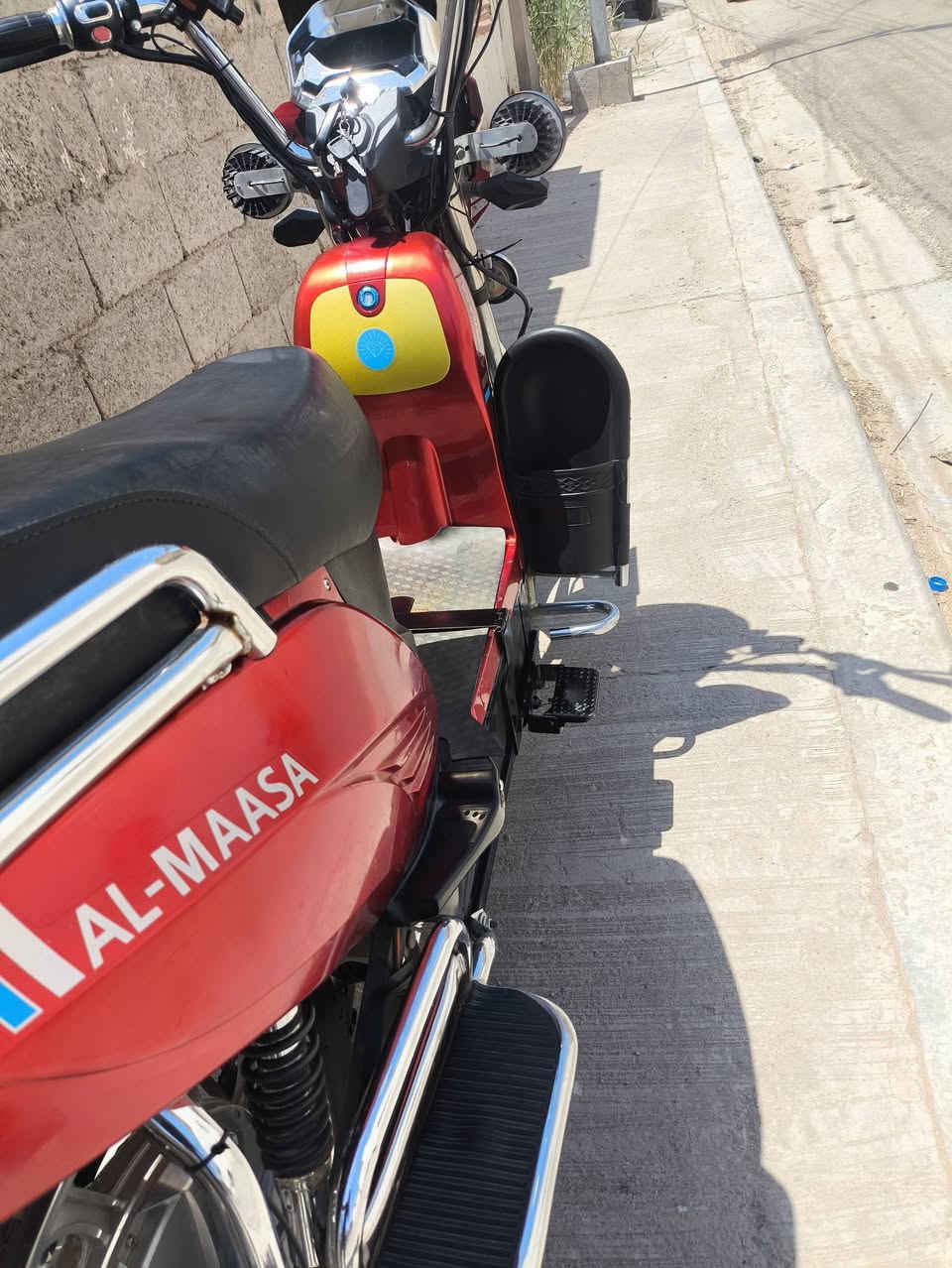 للبيع هارلي الماسه
5باتري بطاريات عشره ونص يقرن فول 
نضام سويجات 2+بصمتين 
ماطور نظيف 
كهربائيات كلها 
شغال اي نقص مابيه نضافه فول اخت جديده 
دبل اشاره/نضام ار رجوع للخلف 
4سرع 
دبل اشاره /يمين يسار 
سعر 450بي مجال لشراي 
***********
+9647827587898

