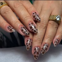 الاظافر يمنا غير والدزاينات 😍🐆 للحجز او الاستفسار : 07760935747 075175...