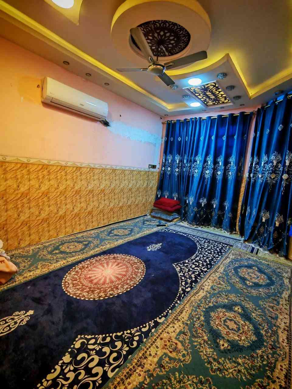 السلام عليكم بيت 100م طابو زراعي للبيع قطاع السابع قريب حسينية حبيب بن مظاهر الدار مكتمل 
استقبال ومطبخ داخلي وغرفة وحمام في الطابق الارضي 
والطابق الثاني غرفتين وحمام وبيتونة 
للاستفسار الاتصال على الرقم ***********
