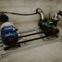 مضخة ماء للبيع 🔹 تتكون من: ✔️ ماطور ✔️ هوز ✔️ خنزيرة ⚙️ القدرة: 7.5 حص...