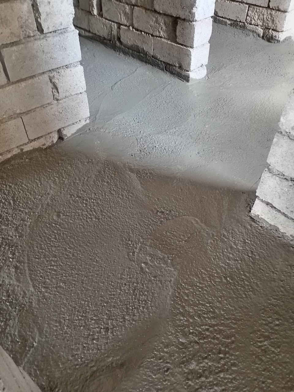 السلام عليكم يوجد لدينا صب جاهز او صب مركزي باسعار مناسبه مع شغل رقم واحد تريد بالمكعب تريد بالمتر تريد شغل كطعيه عندك صبه حوش او عندك داير مال بيت او عندك قدمت بيت او عندك صبه كاشي او سيراميك او صبت لاش  احنا حاضرين بتجهيزكم تم  صب ارضيه  كاشي او سيراميك او صبت لاش في ناحية القيارة الطريق الحولي  وهذا من فضل الله(***********)
